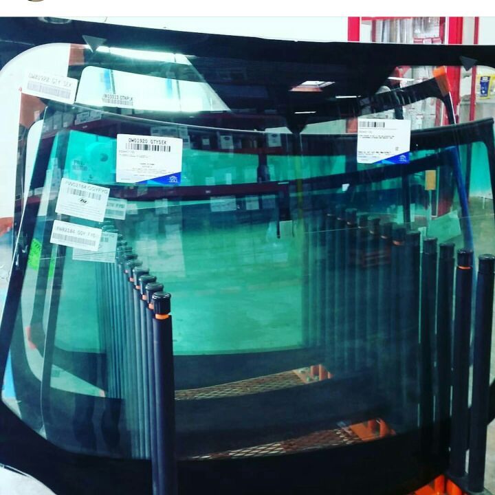 Auto glass replacement vidrios