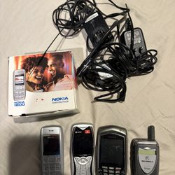 Vintage Cell Phones And Chargers 
