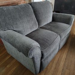 PENDING *FREE!!!! Love Seat Recliner