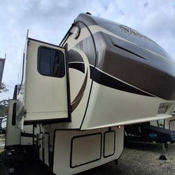 Rv Camper 5th Wheel Front Living Room $29900