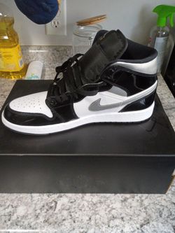 Air Jordan 1 Mid SE Black Silver Metallic