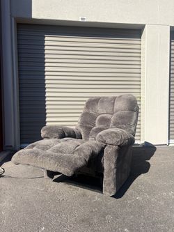 Gray Electric Recliner (Free Delivery 🚚)