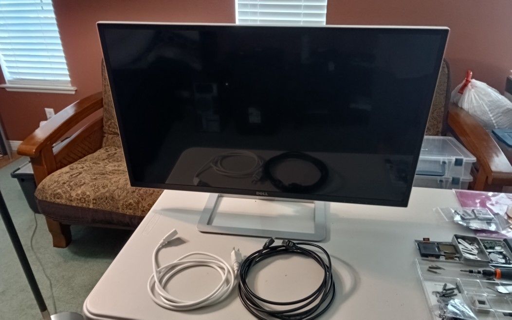 1080p Dell monitor (D3218HN)