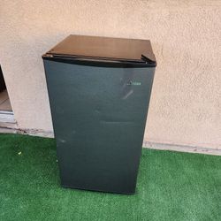 Midea Mini Fridge 