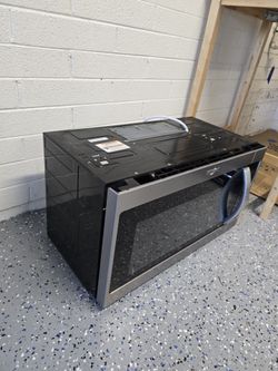 Microwave in very good condition PICK UP Only