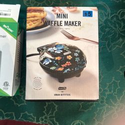 Dash Mini Waffle Maker 
