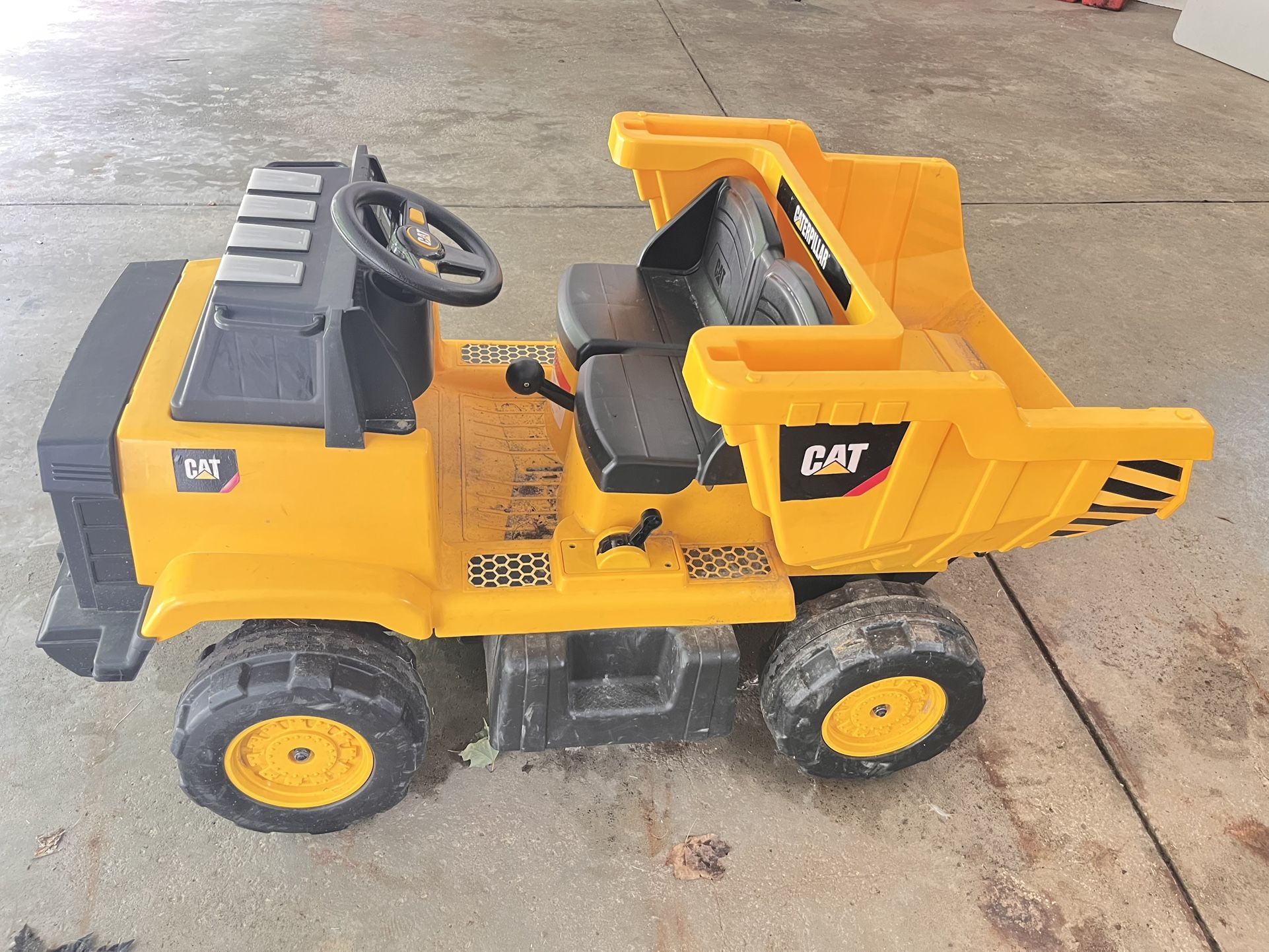 Power wheel Kid Trax mining dump truck