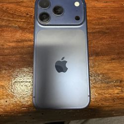 Used iPhone 17 Pro Max 512GB UNLOCKED