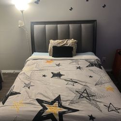 BED ROOM WITH 5 DRAWERS DRESSER COMES WITH IT SAME COLOR 