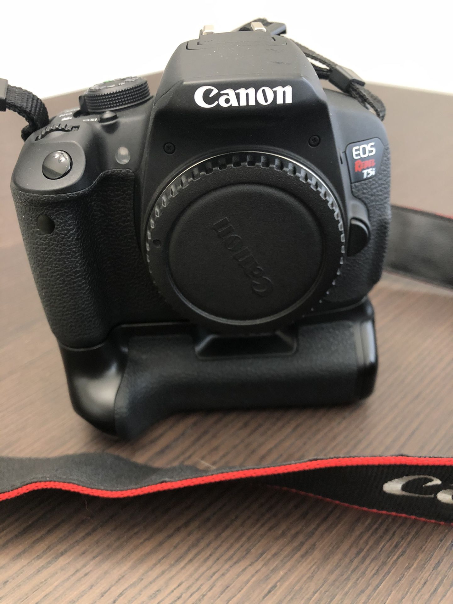 Canon T5i (body only)