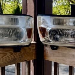 2010 Infiniti QX56 Headlights & Fog Lights