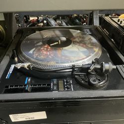 dj equipment 