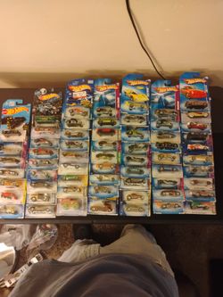 62 Hot wheels. Circa-2000-2015
