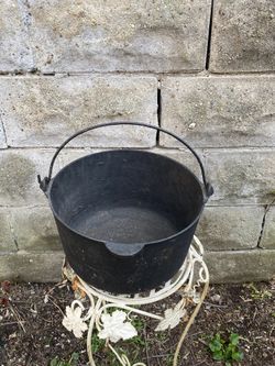 Vintage cast iron pot