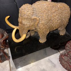 Estatua un hermoso mamón sólido de buen material