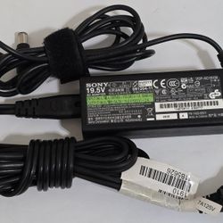 Sony VAIO Power Supply Adapter 091204-11 NSW24262 VGP-AC19V39 Output: 19.5VDC 2A