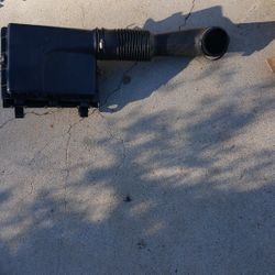 MUSTANG  FOX BODY (1986 Thru 1993)  302  5.0   HO  V8  COMEPLETE  AIR  CLEANER.