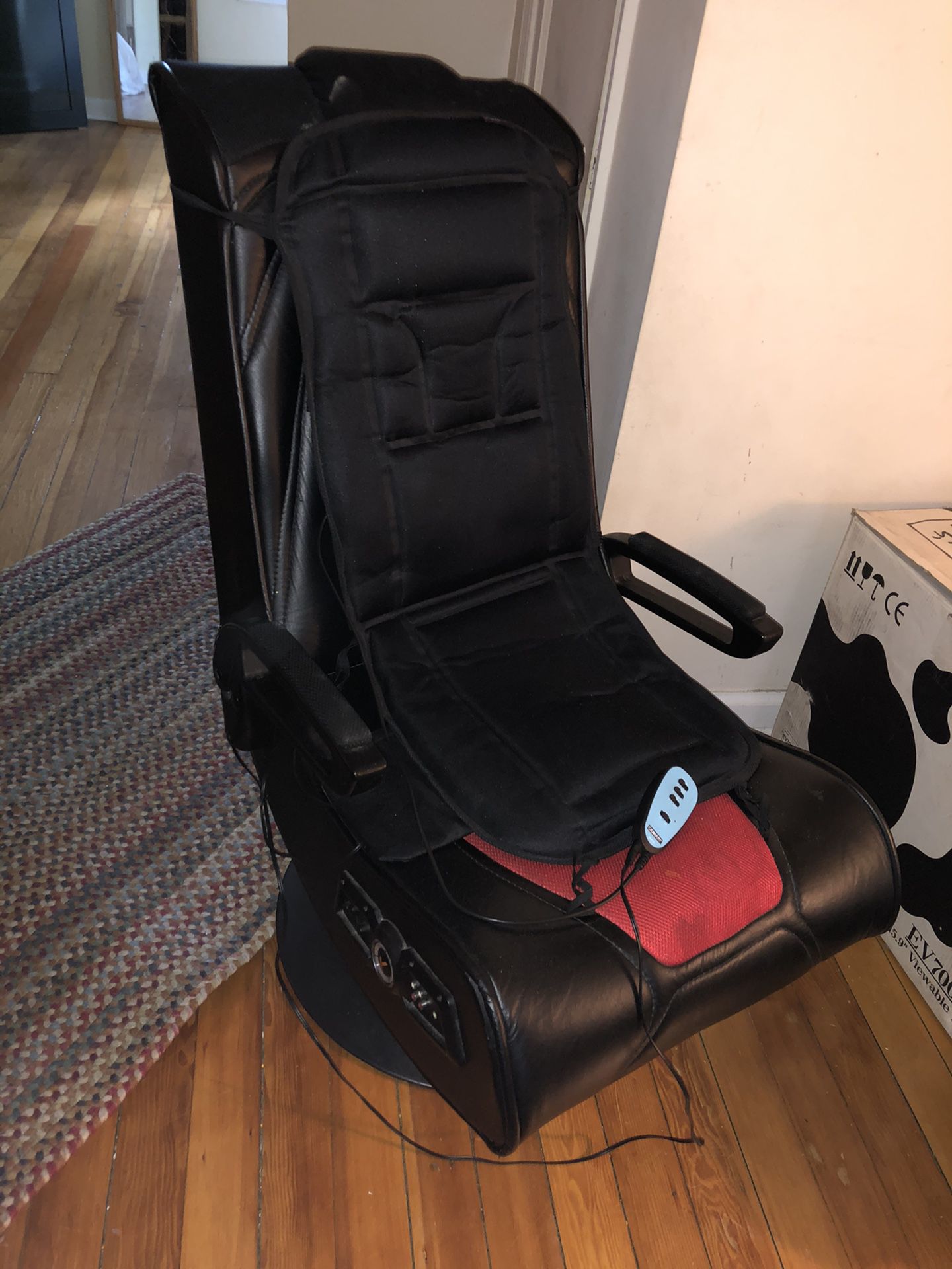 Gaming chair and massage/heat pad