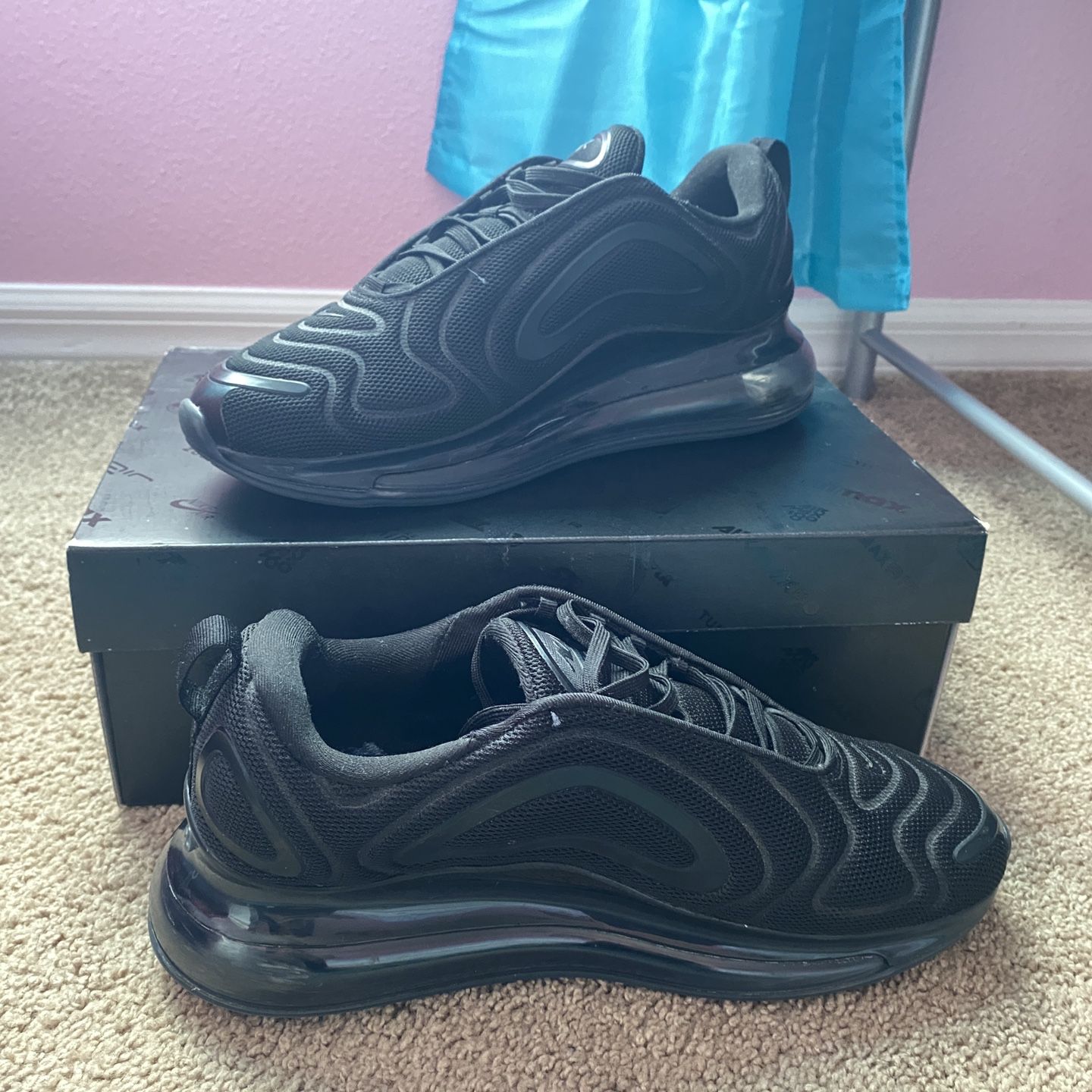NIKE AIR MAX 720 US10（28cm）USED（美中古） Size 10 - Nike Air Max 720 Triple Black 2019 for Sale in Wesley