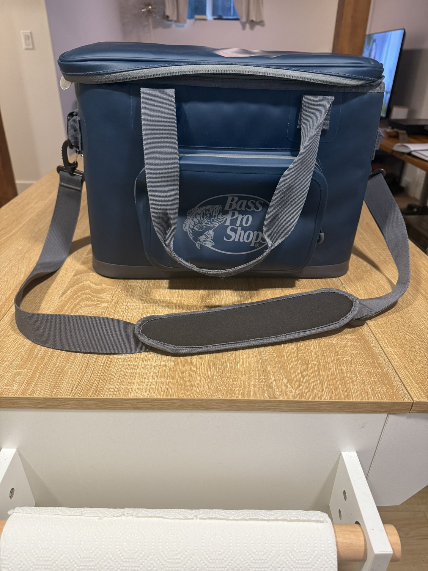 24 can insulated soft cooler bag!! Like new!!