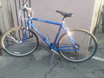 Giant Cypress Blue 700c Hybrid Bike [ Large Frame] 21.5
