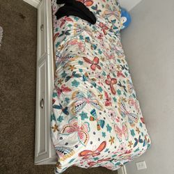 Girls Twin Bed W Clean Mattress