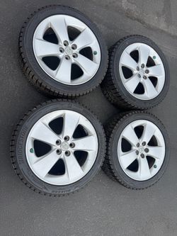 2015 Toyota Prius 17” wheels Bridgestone Blizzak winter tires