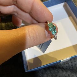 AAA Quality emerald Silver Ring - Sz 7
