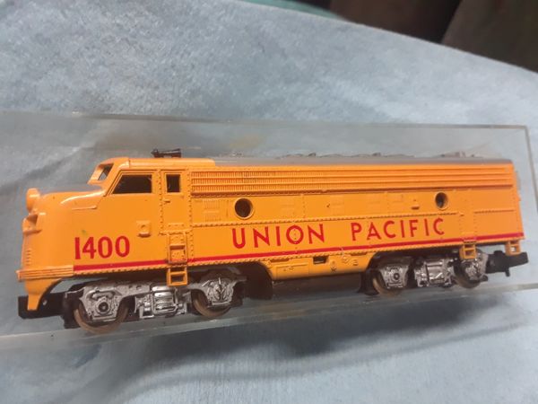n scale electric train