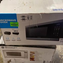 SAMSUNG MS19M8000AS 1.9-cu ft 950-Watt Countertop Microwave