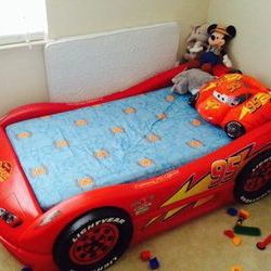 Toddler Bed Lightning mcqueen from disney's cars