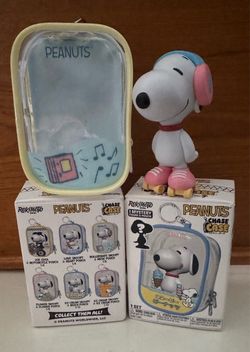 Rokimoto Peanuts Snoopy Chase Case Mystery Figure & Pouch