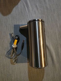 Simple human soap dispenser
