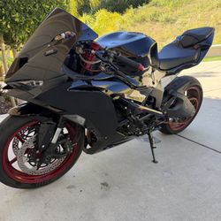 2025 Kawasaki Zx6r 636 Low Miles 