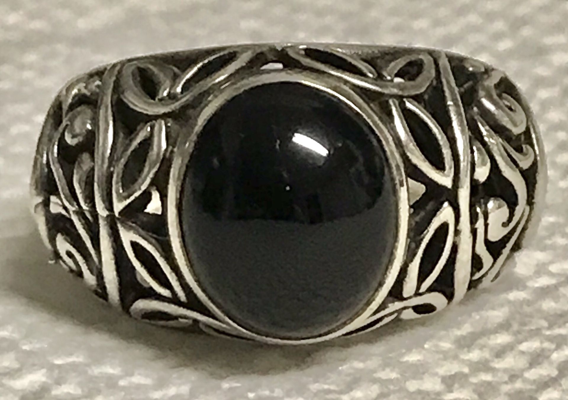 Sz 7.5 Sterling and black onyx ring