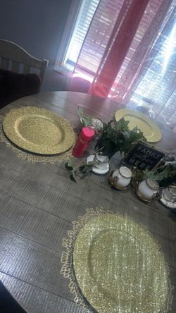 Circle table