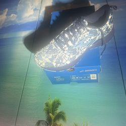 Brooks man Shoes Size 10.5 