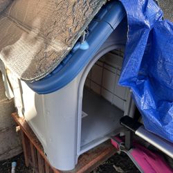 Dog House. Brand New 23x30x26