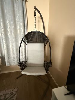 Hanging chair with stand