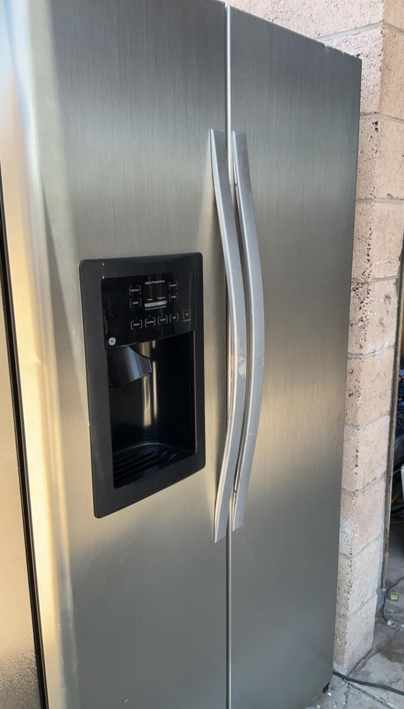 GE Side-by-Side Stainless Steel Refrigerator Fridge