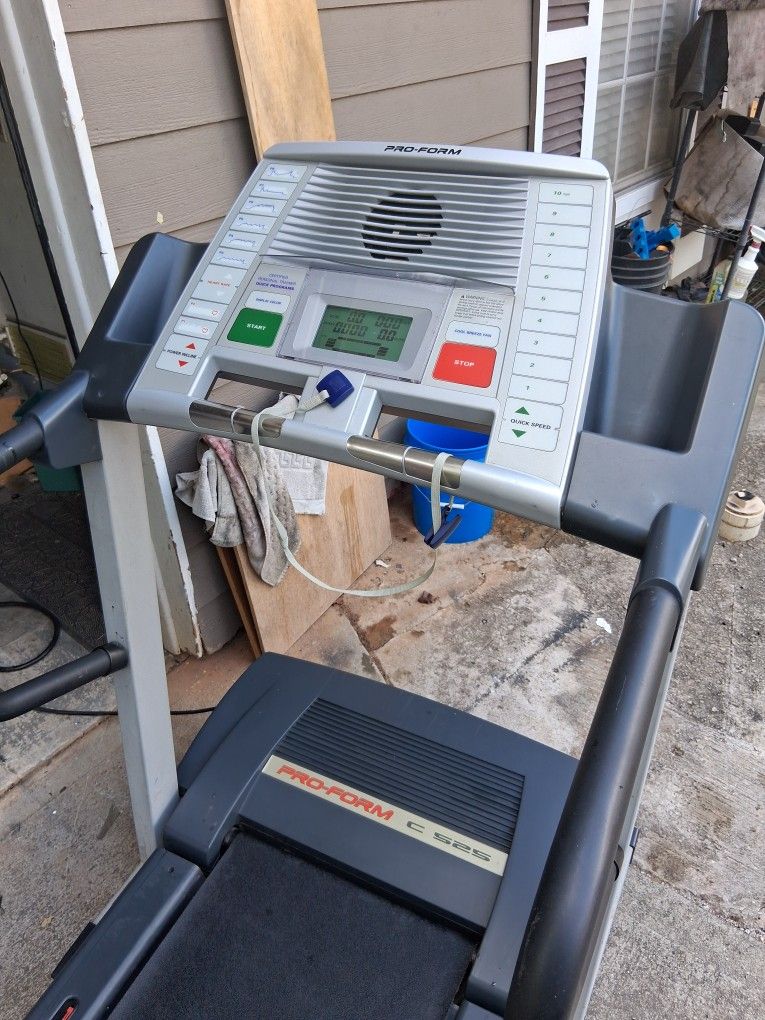 Nice Clean Working Pro Form Treadmill 