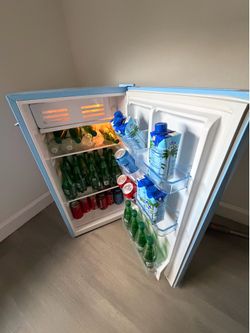 Mini Fridge Frigidaire