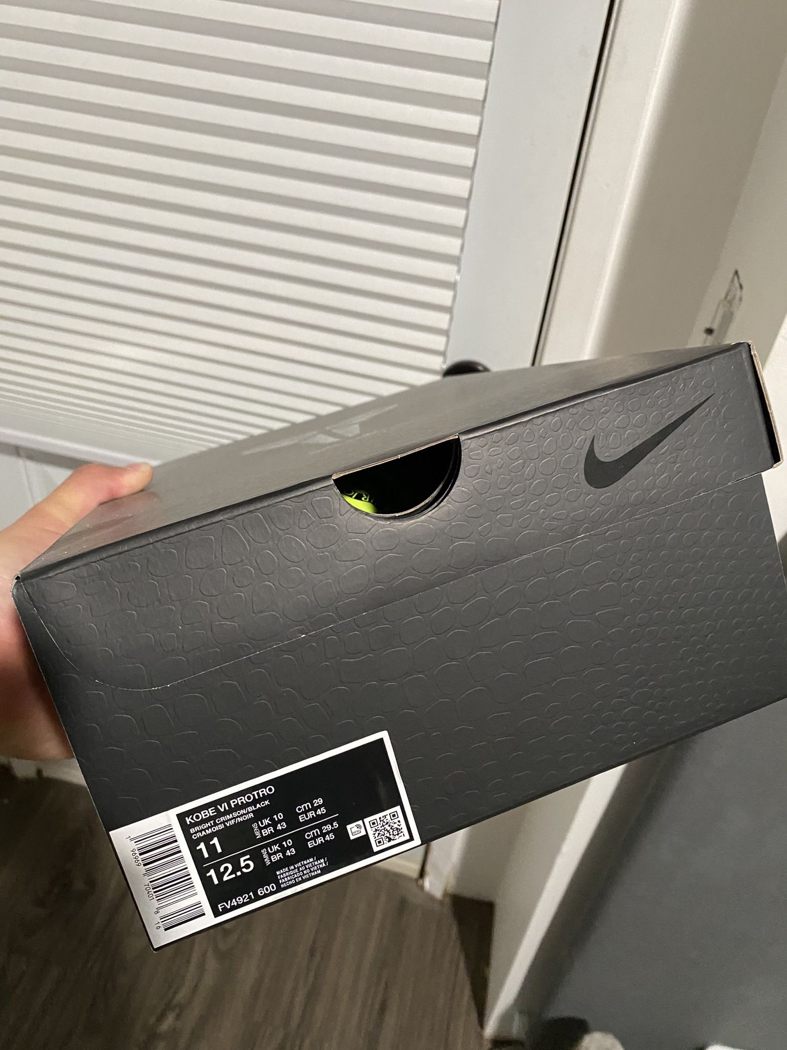 Nike Kobe 6 Reverse Grinch Size 11 Men