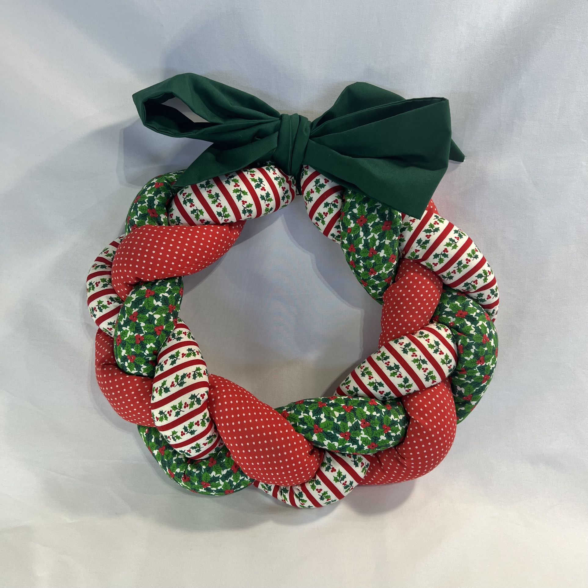 12” Vintage Braided Fabric Holiday/Christmas Holly Bow Wreath