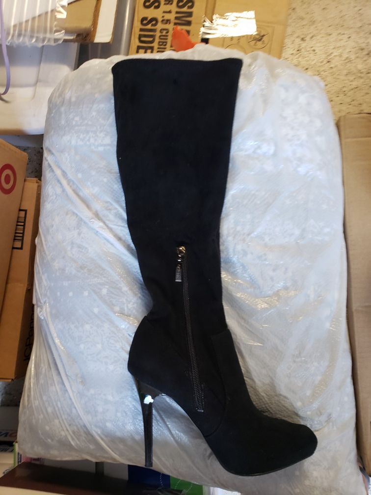GUESS platform boots. Almost new condition