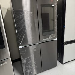 New Smart Hub Fridge Black Stainless Steel Perfect Condition