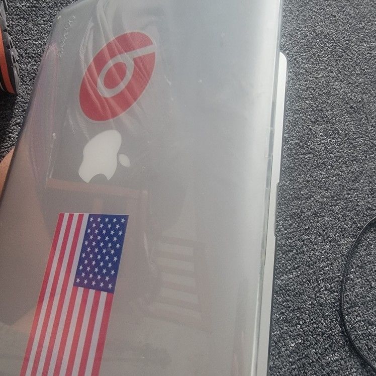 Laptop Apple