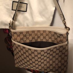 Auth Gucci Sign Ebony /beige https://offerup.com/redirect/?o=Q3Jvc3Nib2R5Lk5ldw==