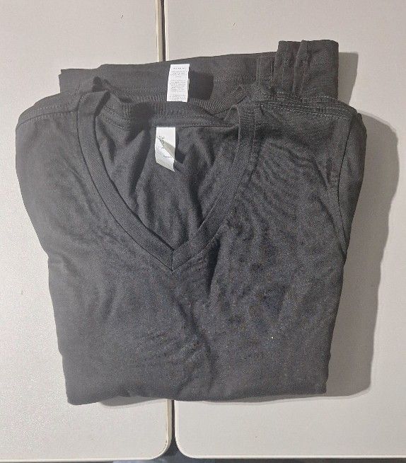 (BB - 9) DISTRICT WOMEN'S V-NECK BLACK T-SHIRT SIZE SMALL