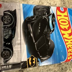 Hot Wheels - 2025 Batman 2/5 Batman: Arkham Asylum Batmobile 54/250